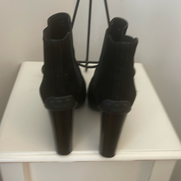 Tod’s Black Suede Heel Boots - Picture 4 of 11